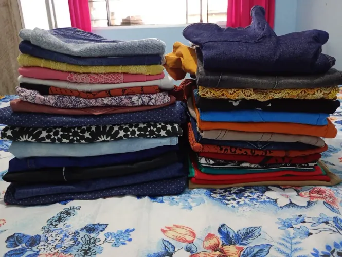 Lote de roupas femininas
