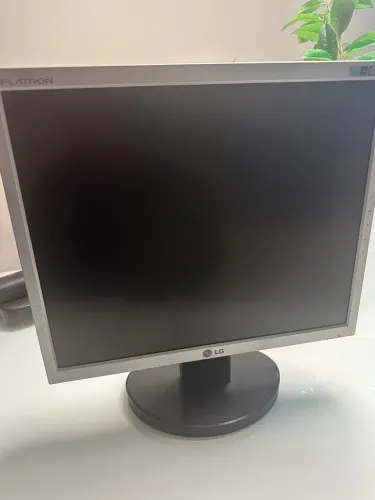 Monitor LG Flatron Widescreen 18?