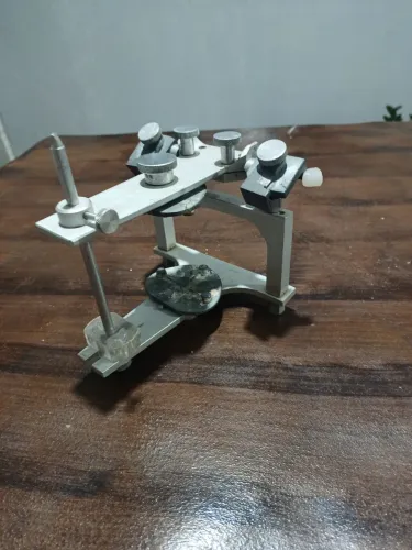 Articulador semi ajustável 