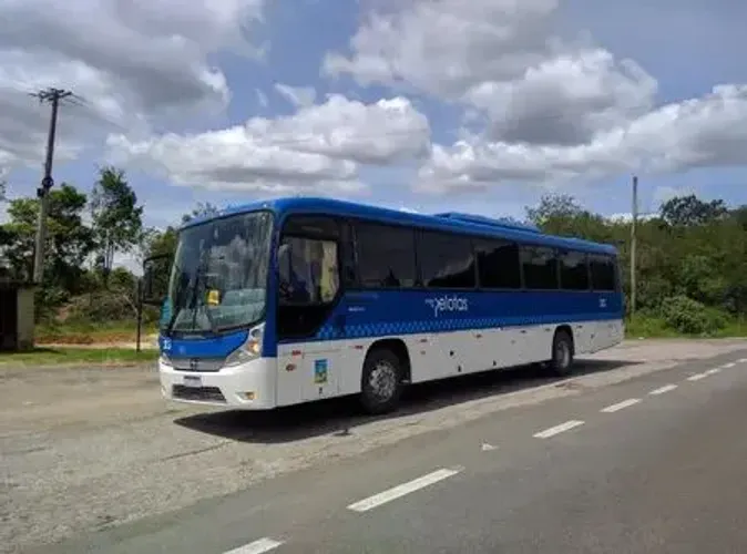 Onibus Rodoviario 10/11 comil versatile- Mercedes-Benz 1722 com ar