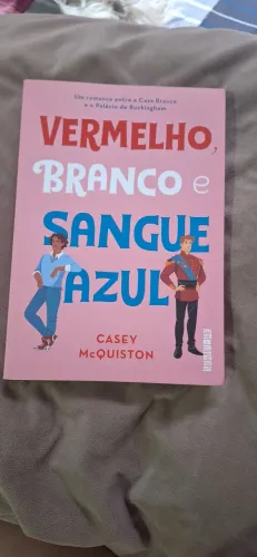 Livro Vermelho, Branco e Sangue Azul - Casey McQuiston