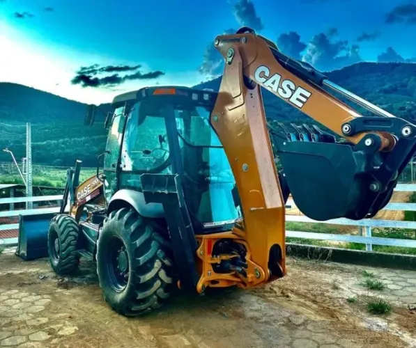 Retroescavadeira Case 580 2016