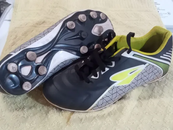 Chuteira de campo infantil 