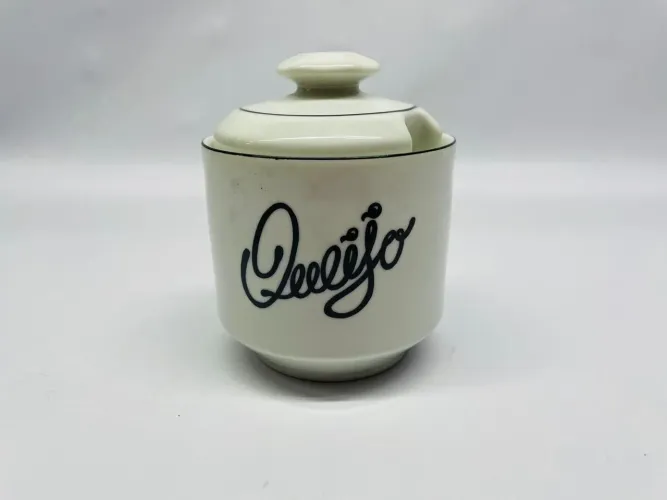 Pote de cerâmica com tampa para queijo
