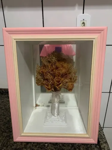 Moldura de madeira com vidro