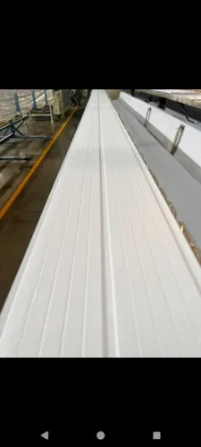 Divisória de Eucatex e forro PVC