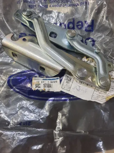 Dobradiça direita do capo Ford New Fiesta 2011 a 2019