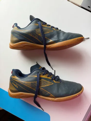 Chuteira diadora - tamanho 35