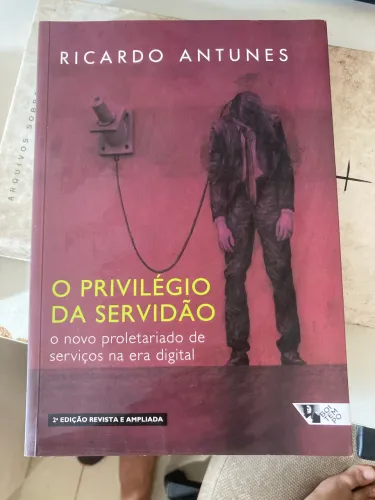 Vendo livro O privilégio da Servidão