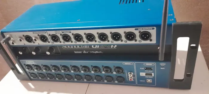 Mesa de som ui24r 