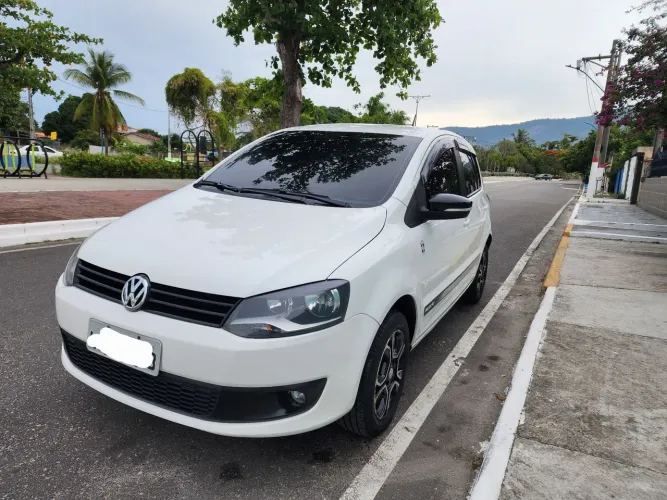 Volkswagen Fox Selecao 1.0 Flex 8V 5P 2014 EXCLUSIVO