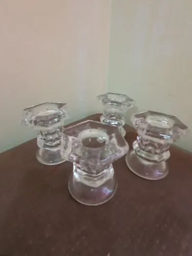 CONJUNTO DE 4 PEQUENOS CASTIÇAIS DE VIDRO