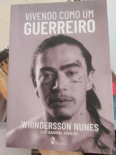 Livro vivendo como um guerreiro whindersson