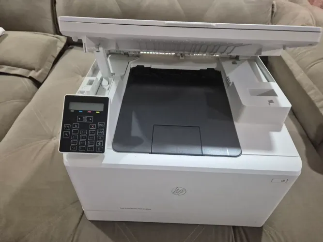Impressora HP Color LaserJet Pro MFP M182nw