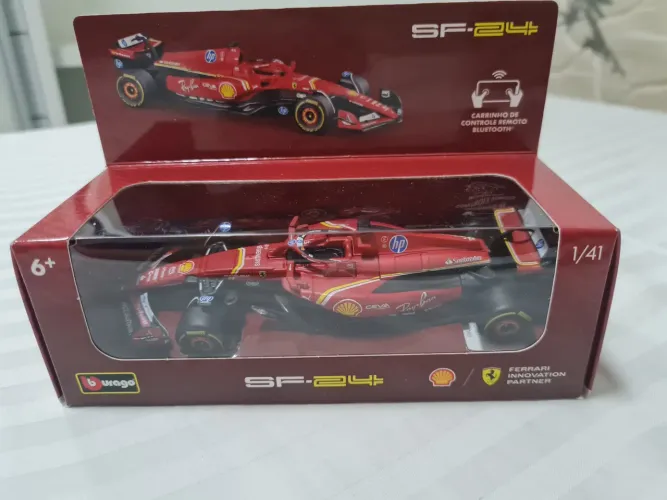 Miniatura Ferrari F1 SF24 Shell escala 1/41.