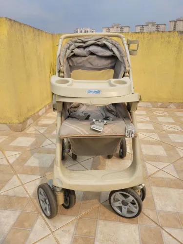 Carrinho de bebê travel system AT2 da Burigotto .