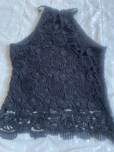 Blusa Preta em Renda com Detalhes