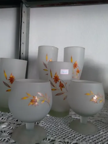 Jogo de taças decoradas