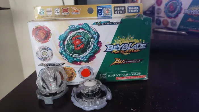 Beyblade Burst B-198 06 Cyclone Valkyrie Giga High Etern / Version Japan - Takara Tomy