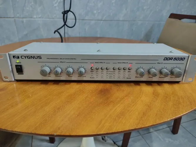 CYGNUS DDR5030 profissional delay echo digital