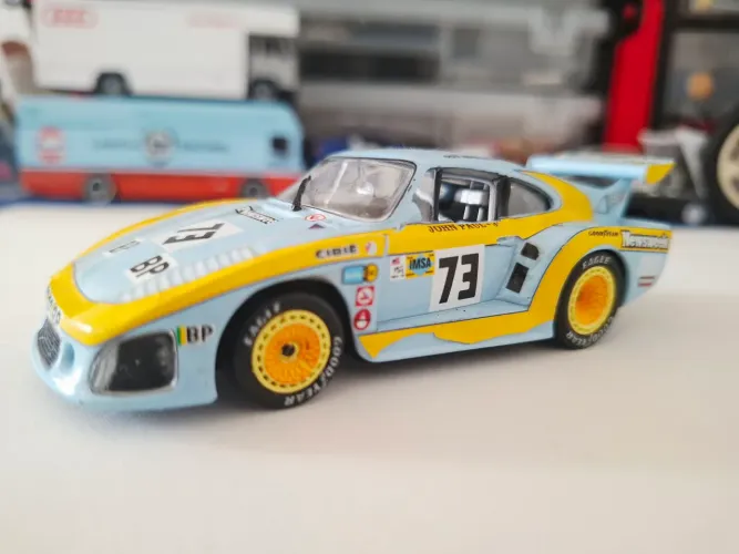 Miniatura Porsche 935 Kremer escala 1:43