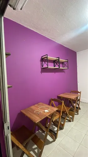 Vendo 2 mesas e 4 cadeiras de madeira dobráveis NOVA!