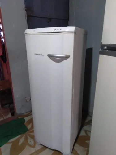 Freezer vertical Eletrolux
