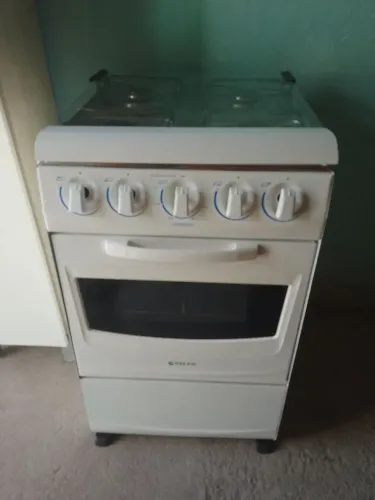 Fogão em perfeito estado de funcionamento