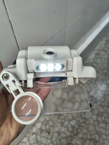 Lupa com iluminação