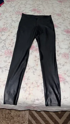 Vendo calça de cirre tam M nova