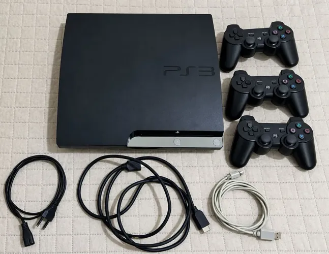 PLAYSTATION 3 SLIM HEN + 3 CONTROLES 