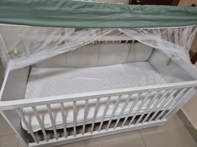 Berço 3 em 1 + Colchão + Cômoda 6 gavetas