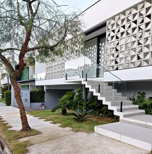 Bela casa no residencial aldeia da mata com extremo conforto, venha conferir!