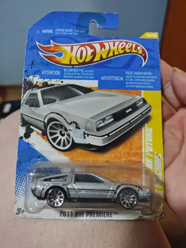 Carrinho Hot Wheels DeLorean