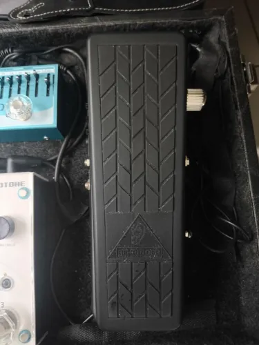 ? Wah-Wah Behringer Hell-Babe HB01 ? R$ 300
