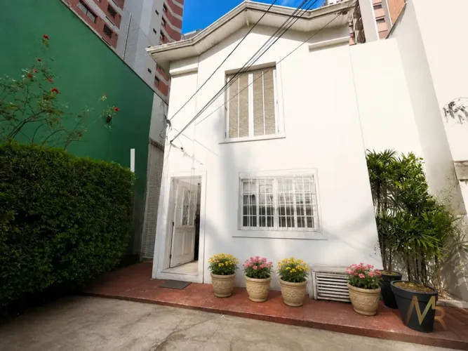 Casa de vila para locação no bairro Vila nova Conceição, com 3 dormitórios e 2 vagas.