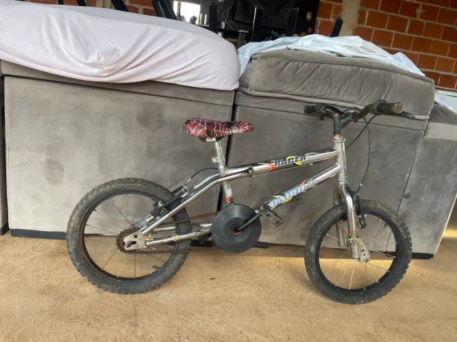 Bicicleta aro 16 bem conservada