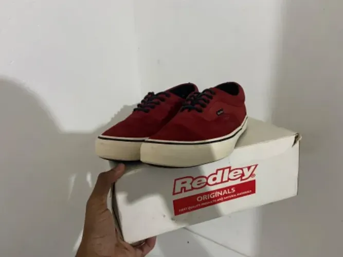 Tênis Redley Suede N° 43 vermelho