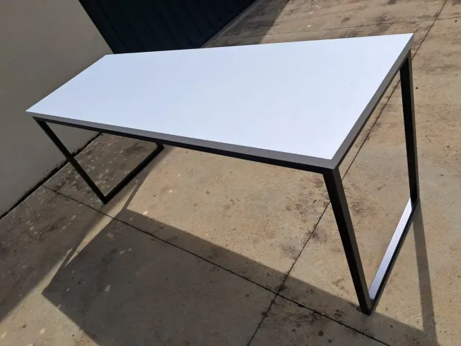 Mesa de escritório moderna
