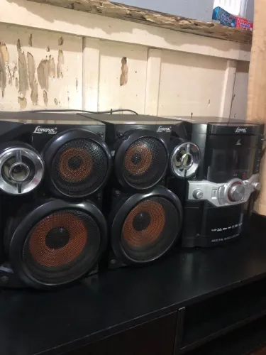 Vendo som semi novo funcionando perfeitamente só pegar e usar