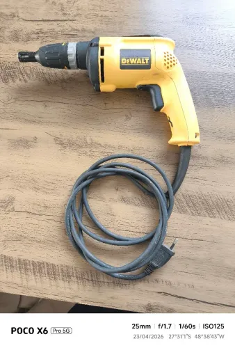 Parafusadeira Dewalt elétrica 540w