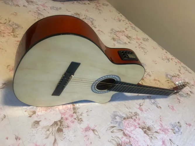 Vendo Violão vogga Eletroacústico - Modelo Clássico com cordas de aço..
