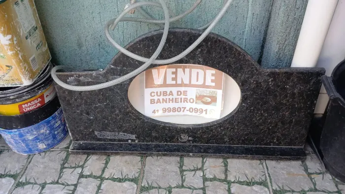 Tampo em granito para bwc com vaso sanitário