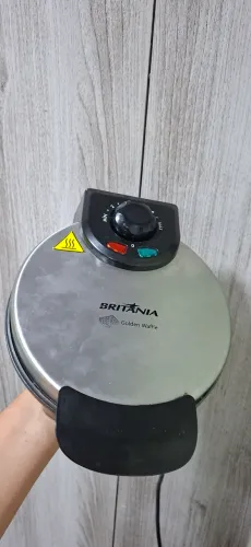 Máquina de waffle Britânia