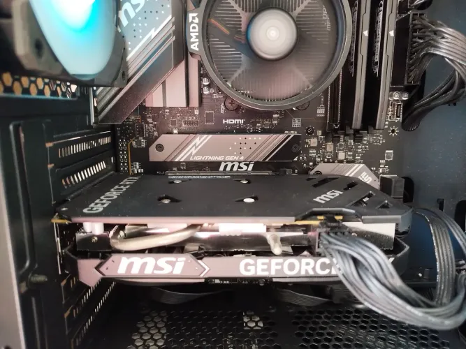 Nvidia RTX 4060 8GB MSI Ventus 2X black (com caixa)