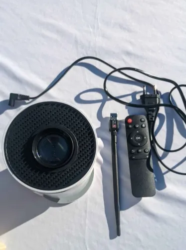 Projetor HY300-A Android 11 Wi-Fi Bluetooth + Antena Wi-Fi de Brinde