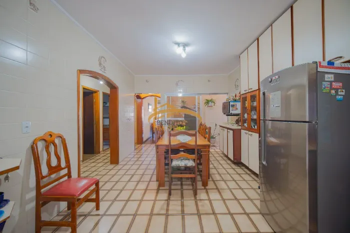 Sobrado à venda no Bela Vista, Osasco - SP 6 dormitórios, 3 suítes, sala, 3 vagas de garag