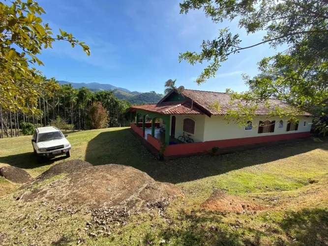 Sítio com 22000m2 em Sapucaí-Mirim- MG