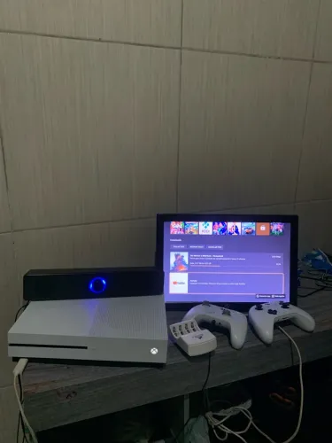 KIT XBOX ONE S  + MONITOR + SOUNDBAR