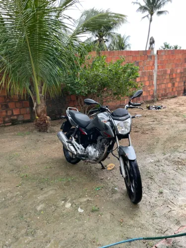 Moto pra vender bem conservada só no ponto de transferir e rodar!